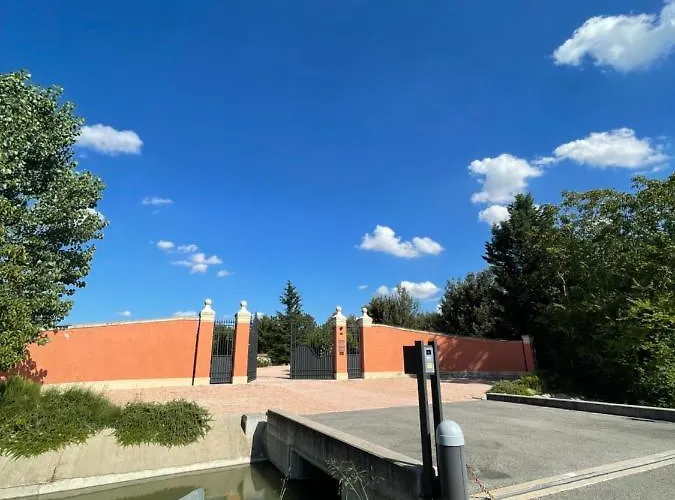 Contessa Massari Ferrara